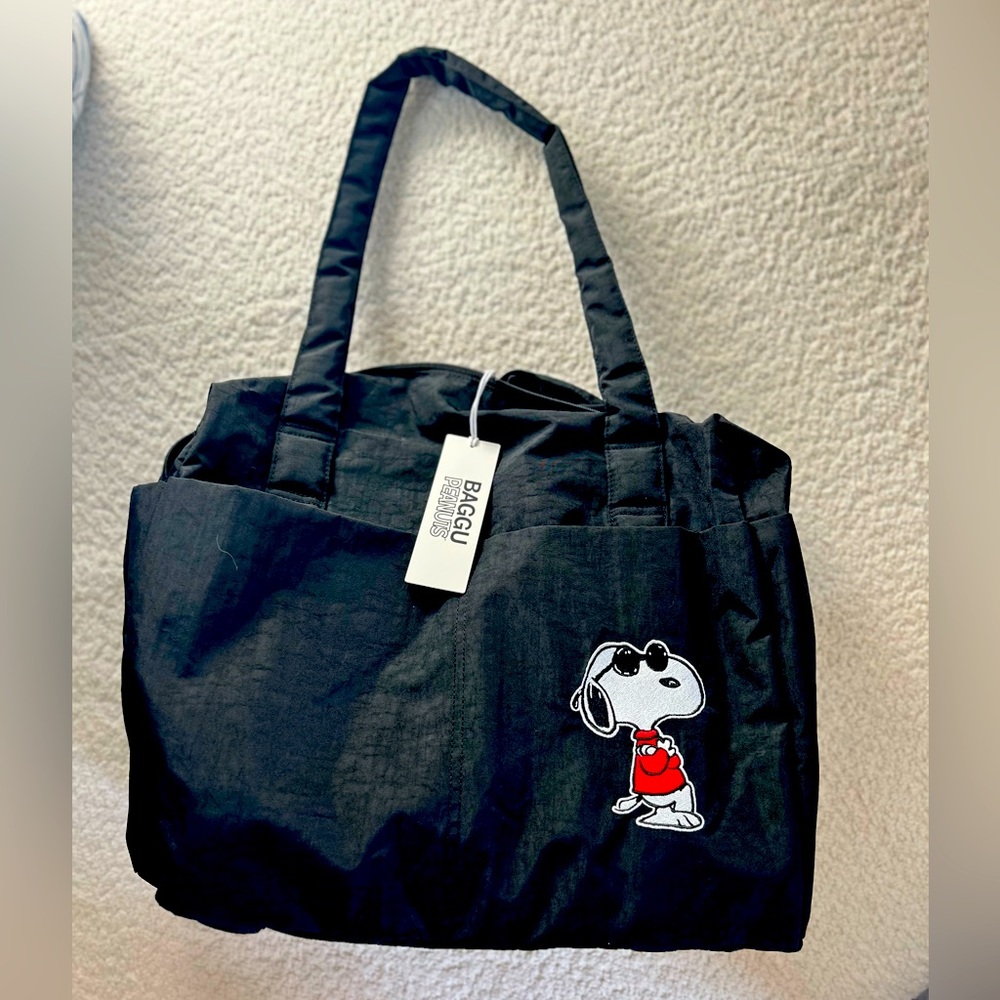 BAGGU Small Cloud Carry on with Snoopy Design
